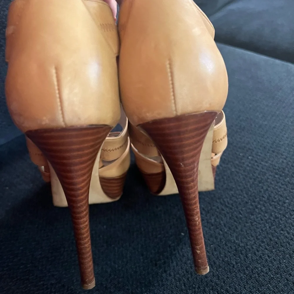 MICHAEL‎ KORS STORE BERKLEY PLATFORM